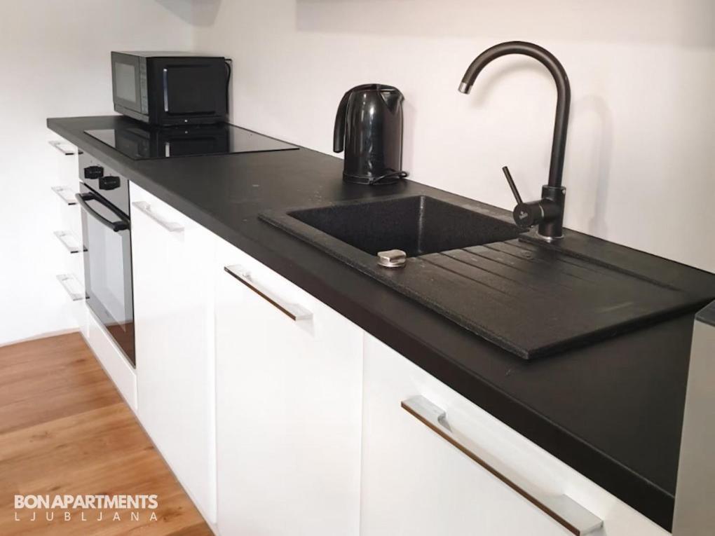 Huge Bbq Garden 2, Spacious Flat, Ac, Free Parking 2 Ljubljana Exteriör bild